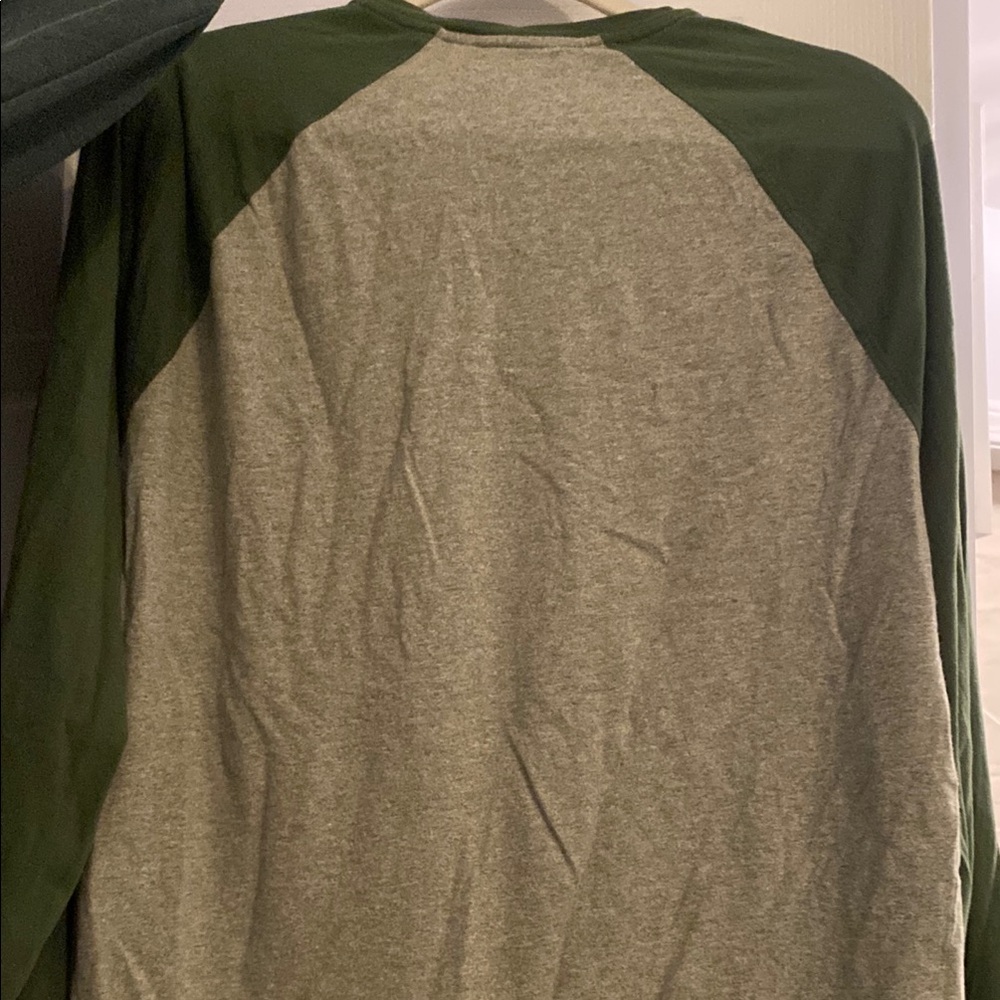 Banana Republic Green and Gray Long Sleeve Tees Super Soft sz L Set of 2 - Picture 9 of 11